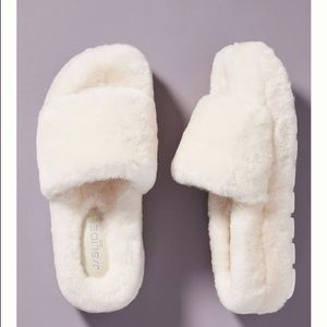 Brand New JSlides BRYCE Natural Shearling size 8